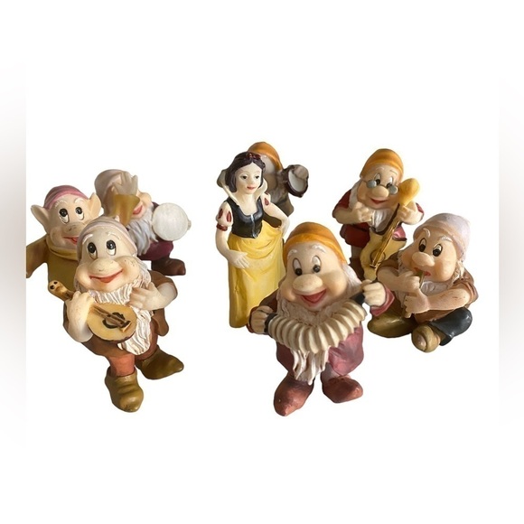 Snow White and the Seven Dwarfs Figurines. Can be used as Cake Toppers - Picture 4 of 14
